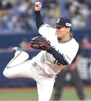 　西武相手に力投する山本（撮影・北村雅宏）