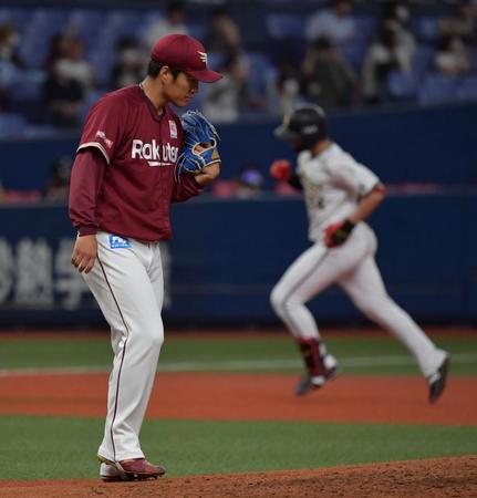 ３回、楽天・則本はオリックス・紅林に同点ソロを許しがっくり＝京セラドーム大阪（撮影・神子素慎一）