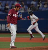 ３回、楽天・則本はオリックス・紅林に同点ソロを許しがっくり＝京セラドーム大阪（撮影・神子素慎一）