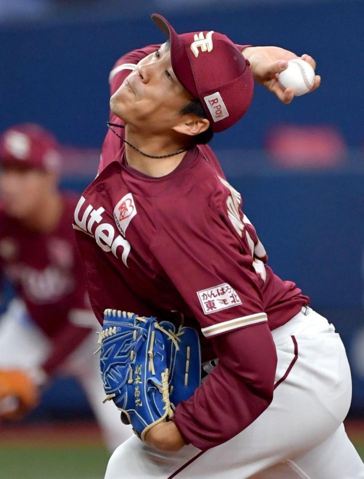 先発で力投する則本（撮影・神子素慎一）