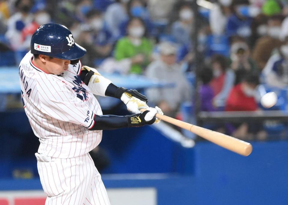 　３回、山田が左越えに満塁本塁打を放つ（撮影・堀内翔）