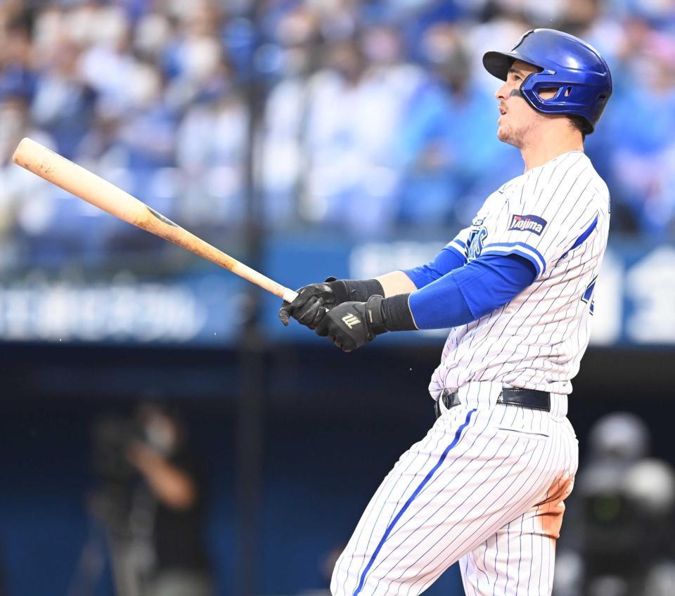 　７回、満塁本塁打を放つオースティン