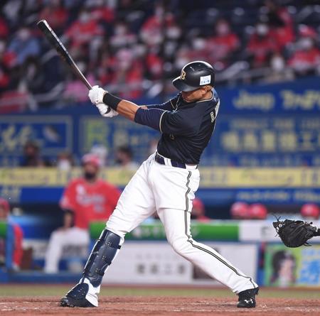 　５回、逆転の中越え３ランを放つモヤ（撮影・開出牧）