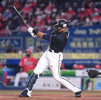 　５回、逆転の中越え３ランを放つモヤ（撮影・開出牧）