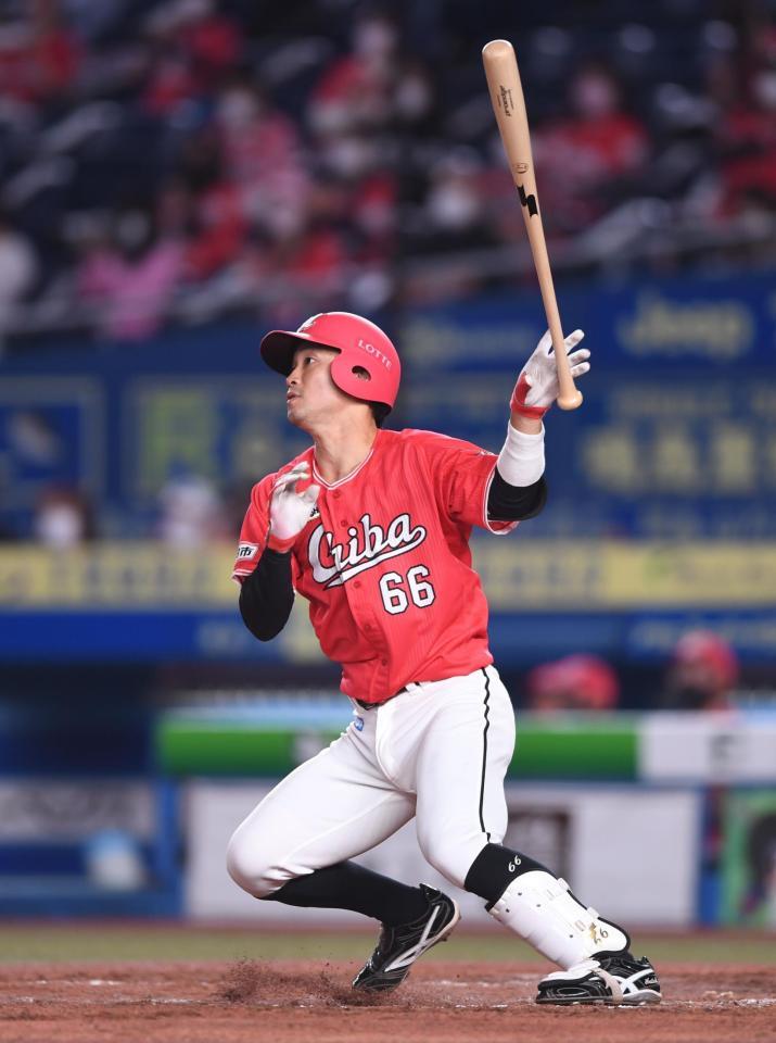 　２回、先制の左越え２ランを放つ加藤（撮影・開出牧）