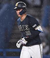 ８回、同点ソロを放ちベースを回る太田（撮影・開出牧）