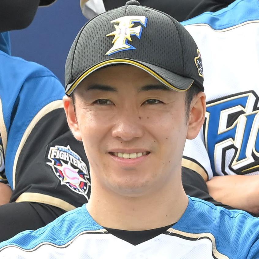 WASEDA 全国高校野球選手権　早稲田実業高等学校　優勝記念タオル　斎藤佑樹 全国高校選手権準決勝の鹿児島工戦で、ハンカチで顔の汗を