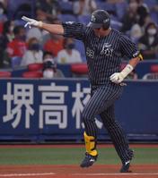 ２回オリックス無死、先制ソロを放ったオリックス・杉本裕太郎は悠々とダイヤモンドを一周＝京セラドーム大阪（撮影・神子素慎一）