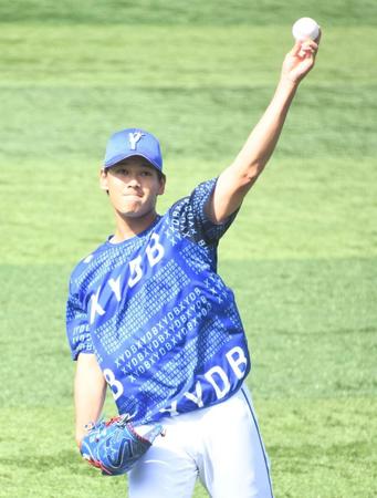 　キャッチボールする坂本（撮影・中田匡峻）