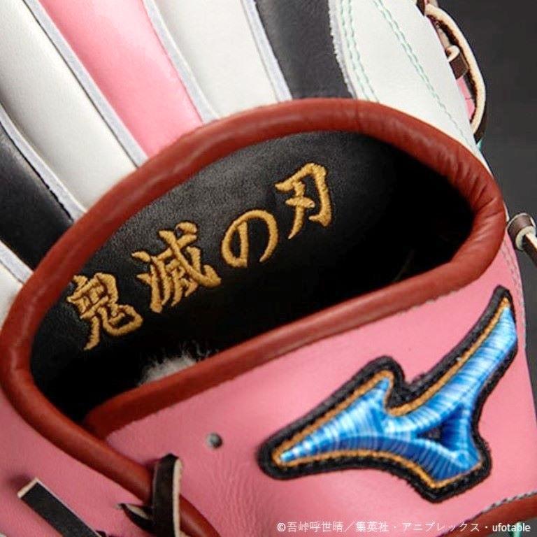 　オーセンティックグラブ（竈門禰豆子）＝球団提供