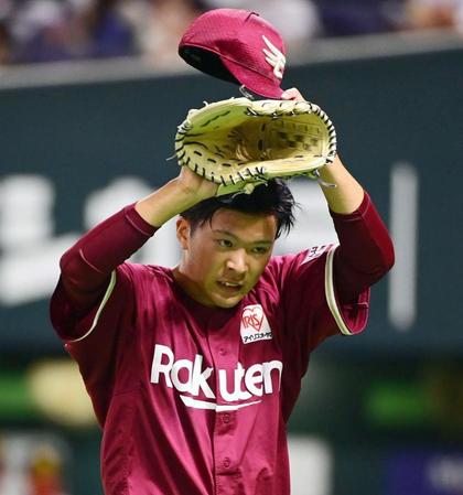 １回、中村晃に満塁本塁打を許し、汗を拭う早川