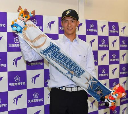 　日本ハムから１位指名を受けた天理・達孝太（撮影・石湯恒介）