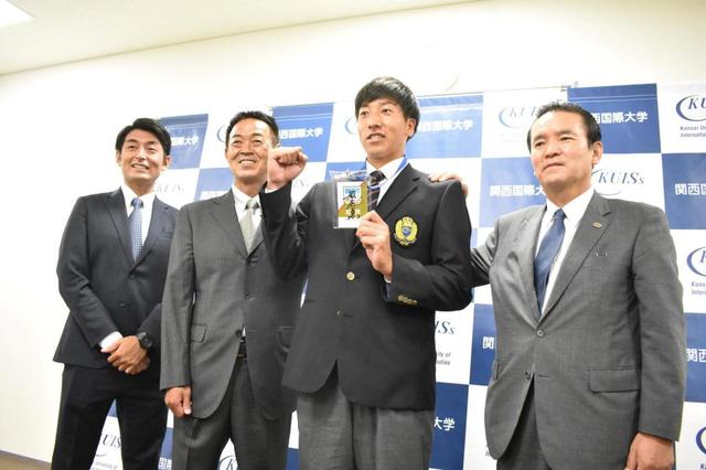 巨人ドラフト1位翁田 阪神ファンだ と言っていた 指名あいさつで幼い頃の逸話披露 野球 デイリースポーツ Online 巨人ドラフト1位翁田 阪神ファンだ と言っていた 指名あいさつで幼い頃の逸話披露 野球 デイリースポーツ Online