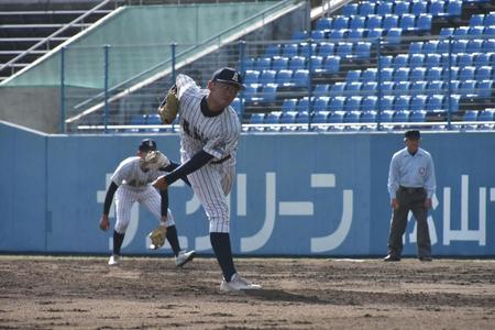 ４安打完封勝利を手にした阿南光・森山