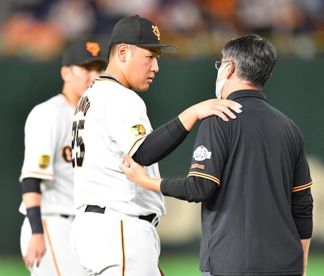 巨人 岡本和がヒヤリ 審判との接触で頭部付近を強打 プレーは続行 野球 デイリースポーツ Online