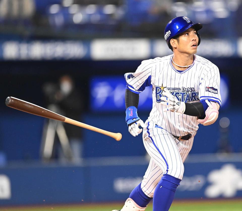 　１回、先頭打者弾を放つ桑原（撮影・高石航平）　