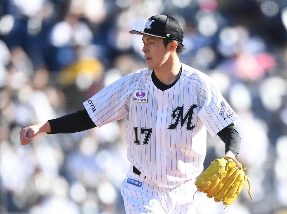 ２回、万波を三振に仕留めた佐々木朗（撮影・開出牧）