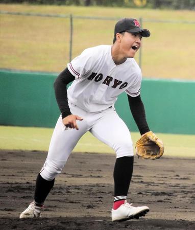 １安打完封し、ほえる森山