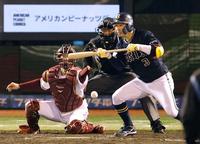 　９回、安達が三前に２ランスクイズを決める。捕手田中貴