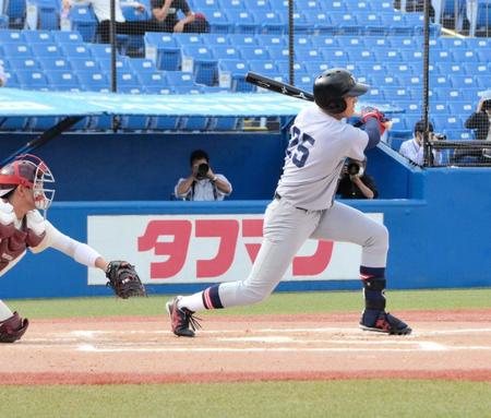 ６回１死、遊撃へ内野安打を放つ慶大・清原