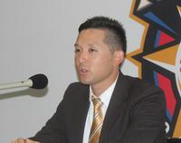 ＦＡ権を行使せずにチームに残留することを発表する杉谷＝札幌ドーム