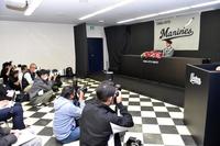 ＺＯＺＯマリンスタジアム内で行われたロッテ・鳥谷敬の引退会見（撮影・佐藤厚）