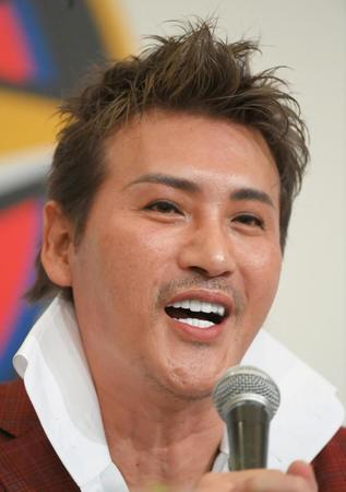 　新庄剛志新監督＝４日