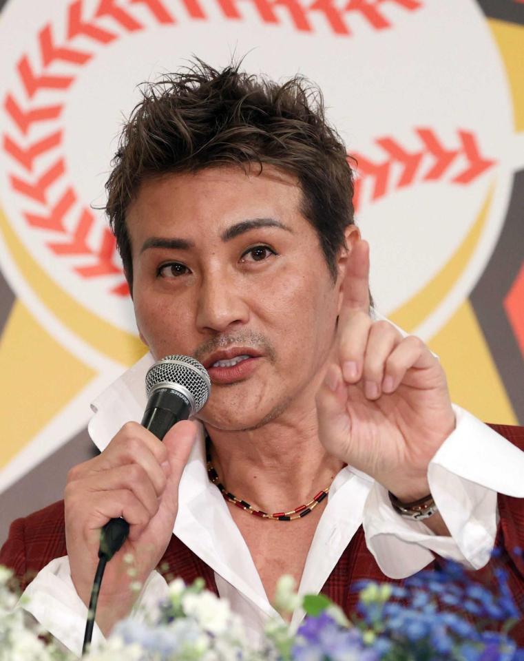 　７日の沖縄入りを宣言した新庄監督