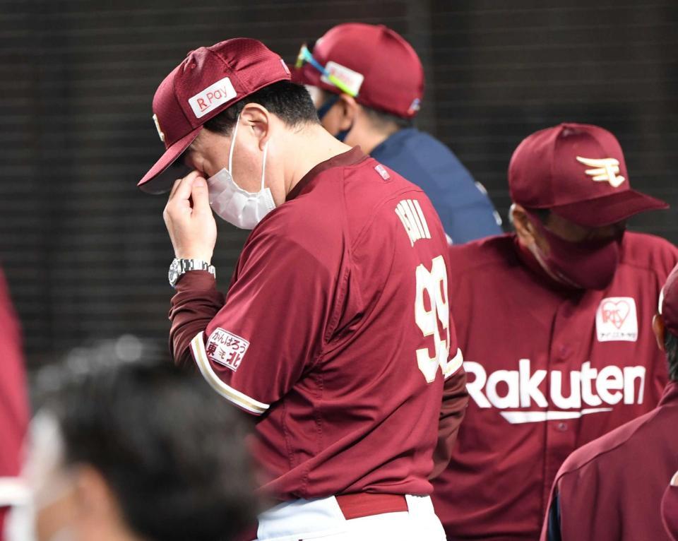 　ＣＳファイナル進出ならず、肩を落とす石井監督