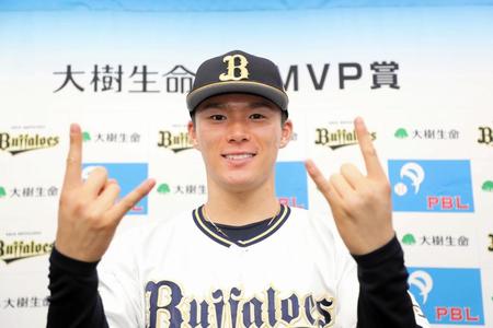 　１０月度「大樹生命月間ＭＶＰ」を受賞した山本