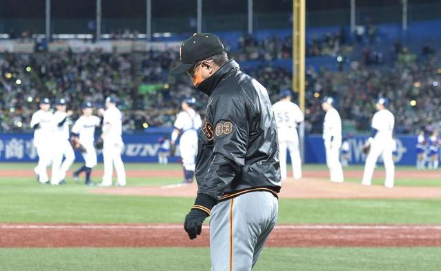 巨人連敗 原監督は苦笑い「1点も取れていない」2戦連続完封負けにまさかの3失策