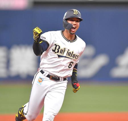 　６回、右越えに２ランをはなちほえる宗（撮影・吉澤敬太）