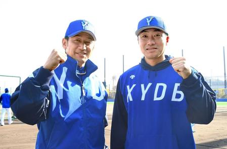 　三浦監督（左）と相川新コーチ（撮影・中田匡峻）