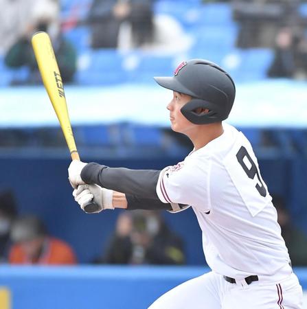 ３回、右越え２ランを放つ内海優太（撮影・伊藤笙子）