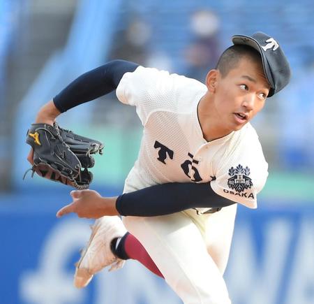 　力投する先発の大阪桐蔭・前田（撮影・伊藤笙子）
