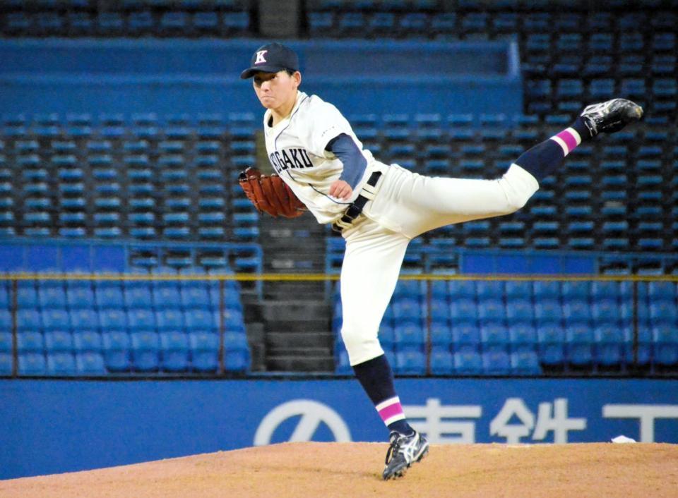 　先発し力投する国学院大・武内