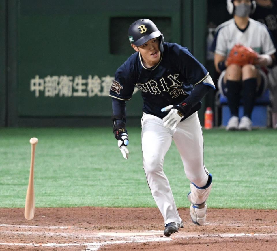 　７回、勝ち越し打を放つ太田（撮影・棚橋慶太）