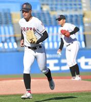 ４回、連打を浴び降板する広陵・森山