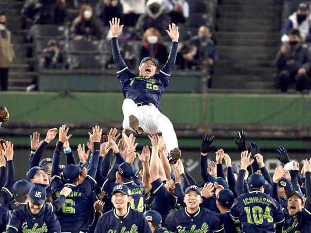 高津ヤクルト　恩師・野村野球継承で日本一　「散々話をした後に『最後は神様に…』」　