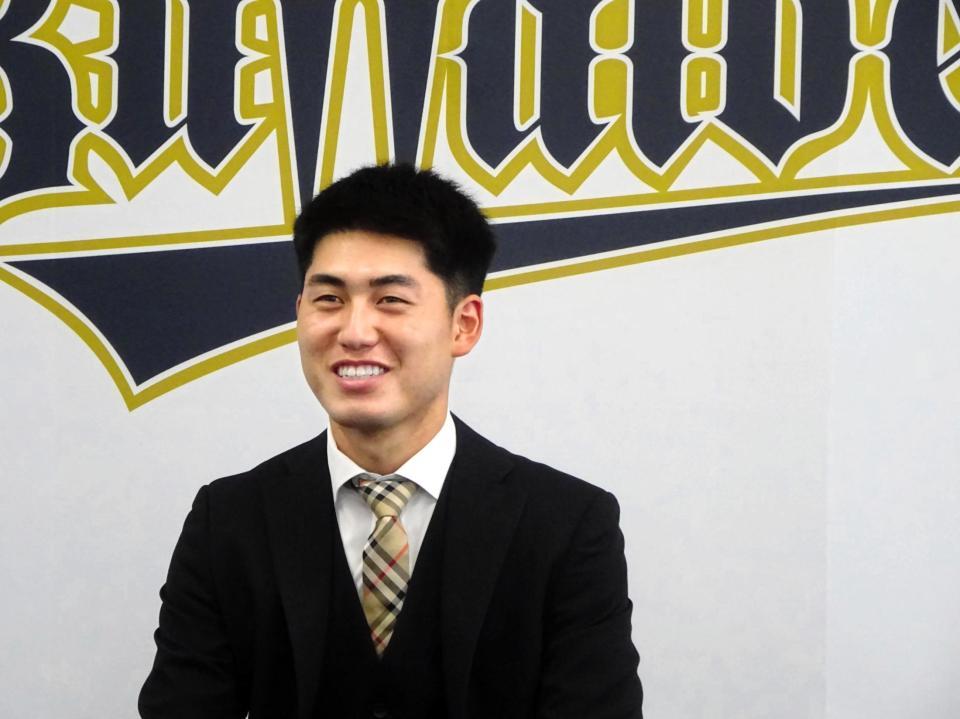 　契約更改に臨んだ鶴見