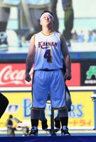 漫画「スラムダンク」の格好で登場したＤｅＮＡ・牧秀悟＝横浜（撮影・金田祐二）