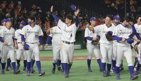 　ＮＴＴ東日本に勝利し、喜ぶ東京ガスナイン