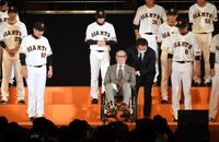 長嶋茂雄氏 巨人シーズン感謝祭で文化勲章記念セレモニー「みなさん