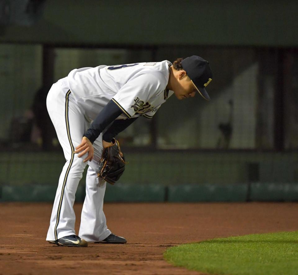 　日本シリーズ第６戦、塩見に先制適時打を許しうなだれる