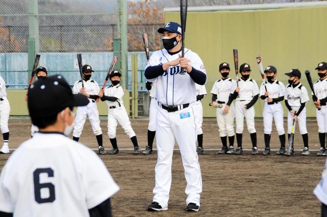 号外車も出動！通算２０００安打の西武・栗山　故郷に凱旋　試合観戦と野球教室