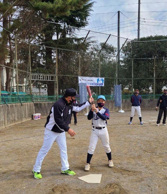 地元の西東京市で野球教室を行ったロッテ・井口監督（球団提供）