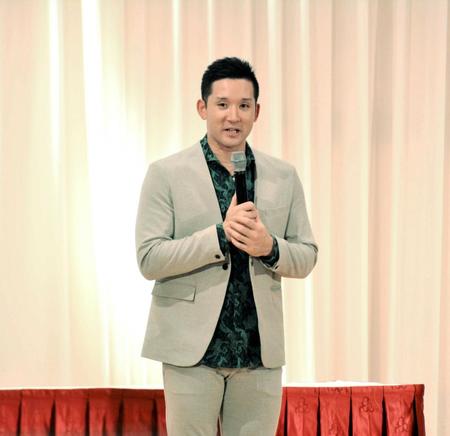 　イベントの最後で締めのあいさつをする杉谷