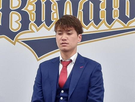 　５００万円アップで契約更改を終えたＫー鈴木