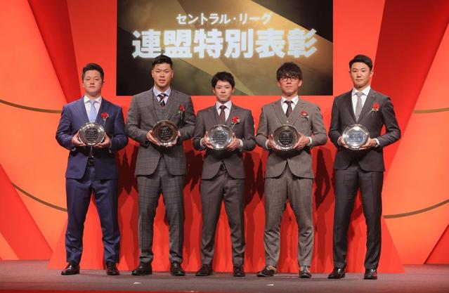 阪神・佐藤輝ら新人特別賞5選手がクロストーク「5人の中ですごいなと 