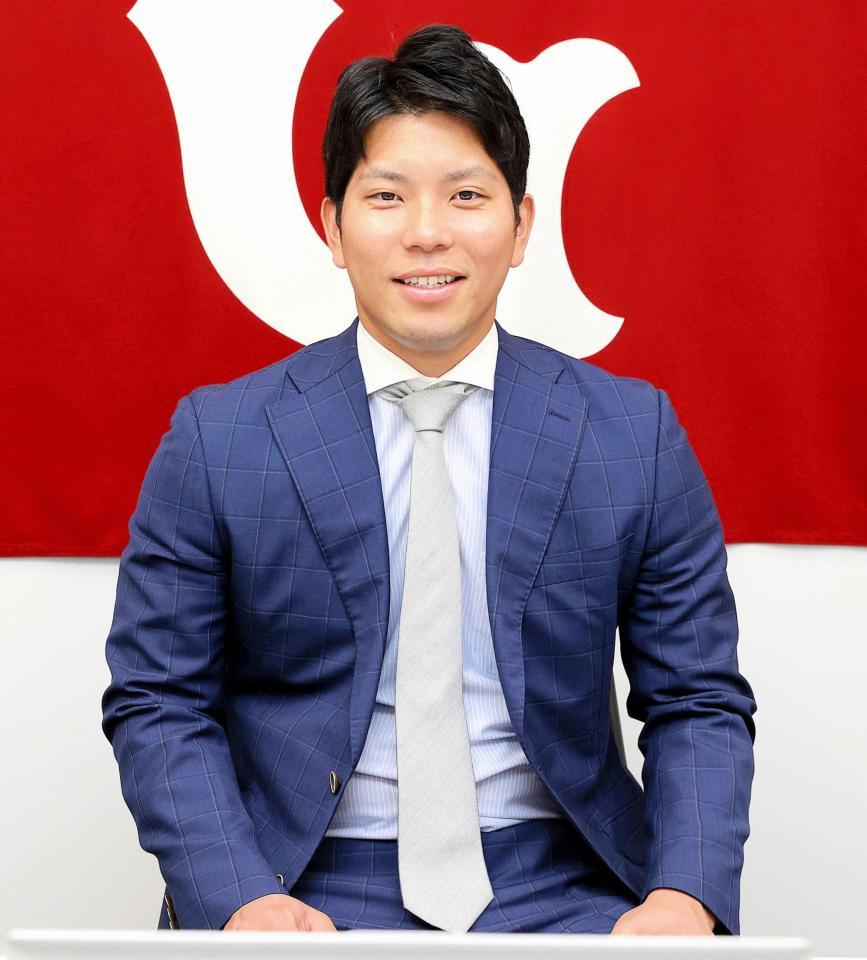 契約更改を終え、会見する大城（球団提供）